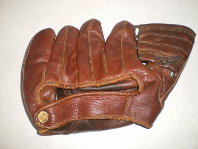 Joe DiMaggio Spalding 133 Back